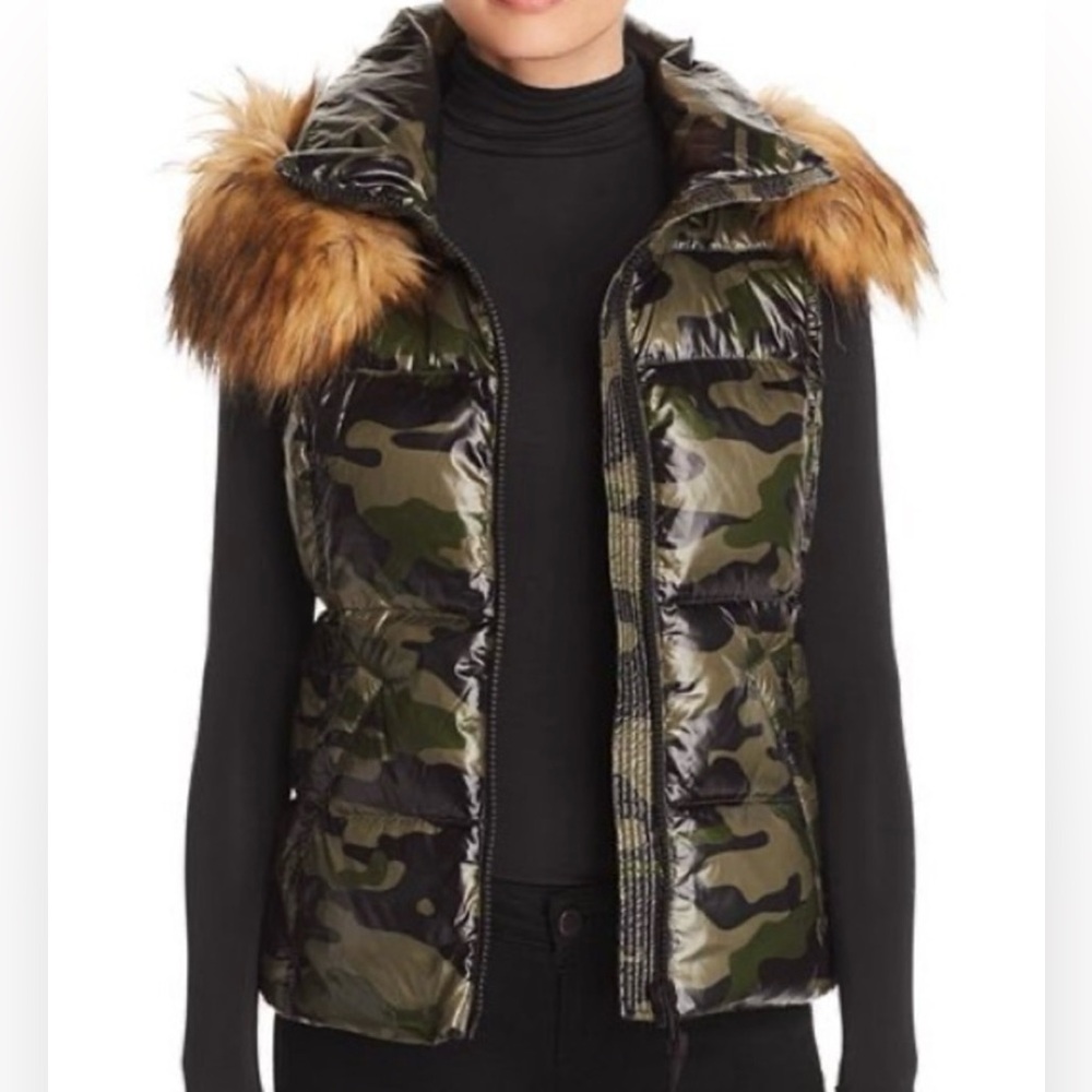 AQUA faux fur trim hooded puffer vest Camo Size Small